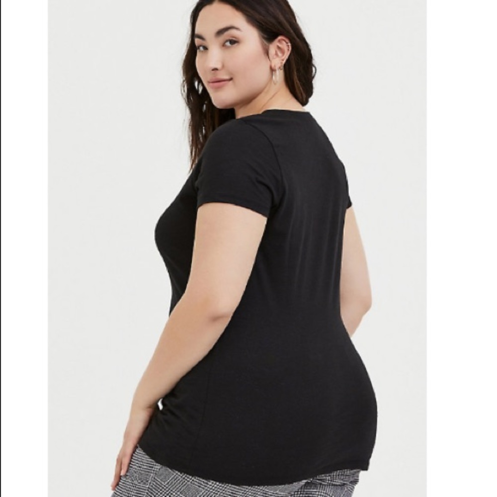 NWT TORRID #THESECURVES SLIM FIT CREW TEE - BLACK - Picture 3 of 4